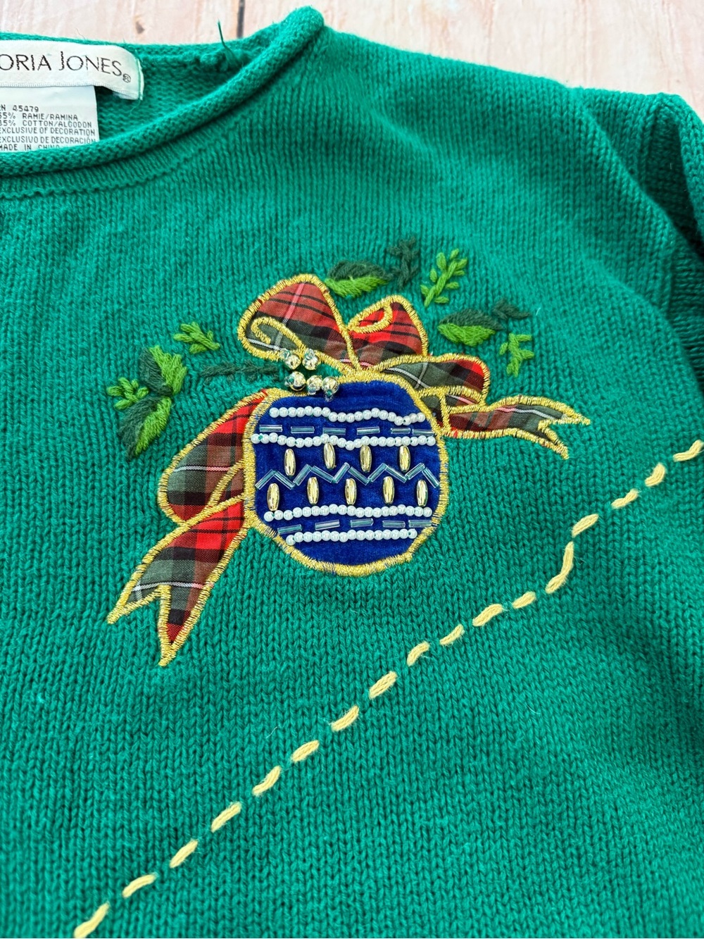 VINTAGE Victoria Jones L Green Red Poinsettia Christmas Pullover Beaded Sweater - Picture 3 of 8